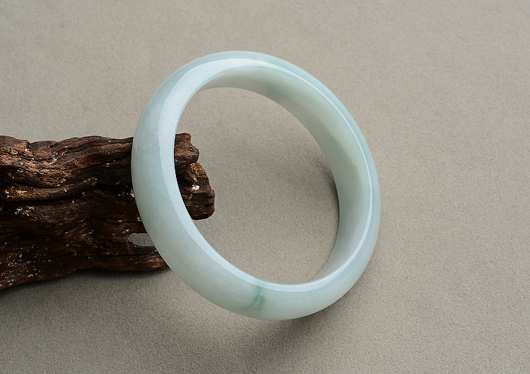(超值推荐)糯冰种晴水略飘花手镯（57.8mm）