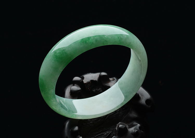 (超值推荐)糯冰种飘翠贵妃镯（56mm-51mm）