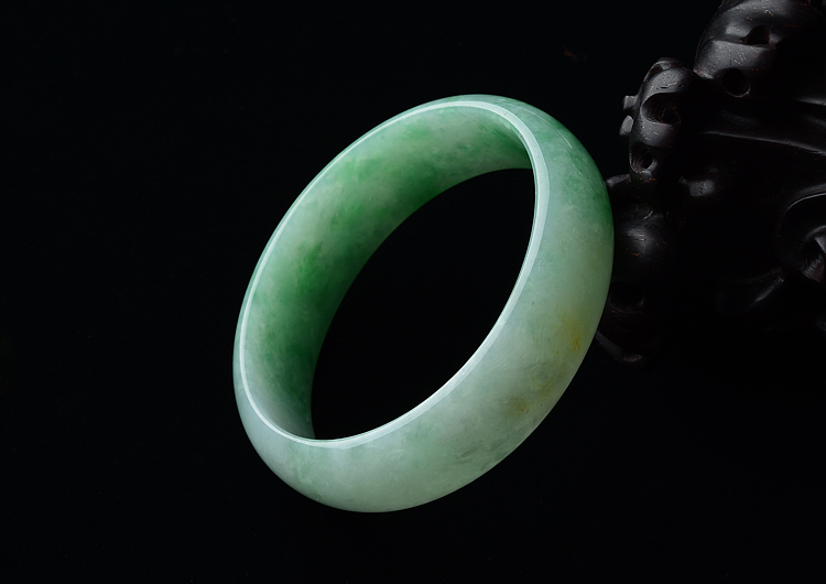 (超值推荐)糯冰种飘翠贵妃镯（56mm-51mm）