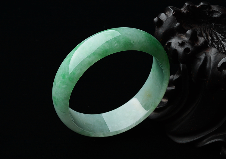 (超值推荐)糯冰种飘翠贵妃镯（56mm-51mm）