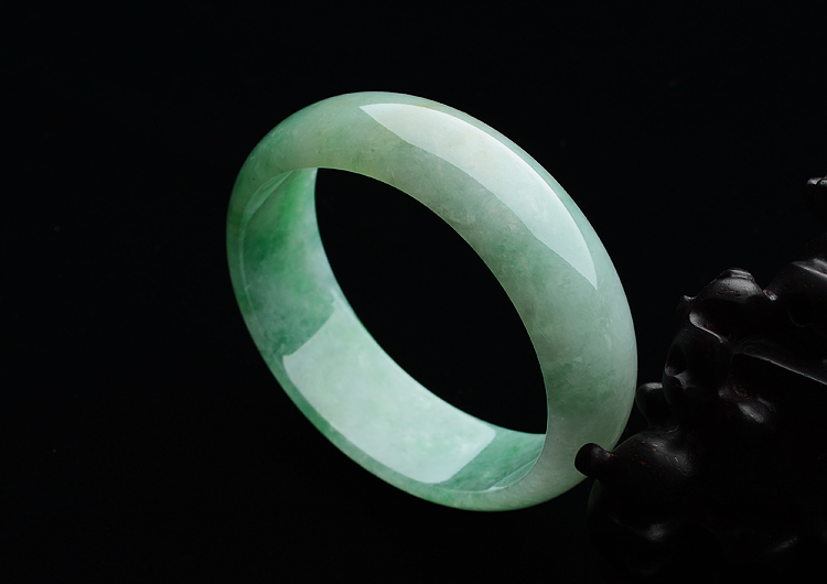 (超值推荐)糯冰种飘翠贵妃镯（56mm-51mm）
