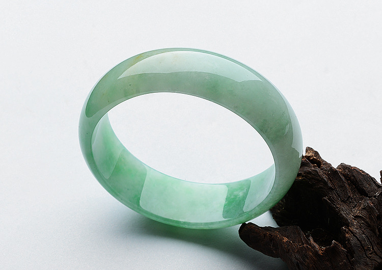 (超值推荐)糯冰种飘翠贵妃镯（56mm-51mm）