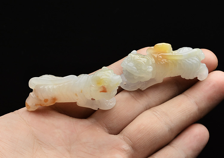 糯冰种晴水红黄翡虎虎生威挂件(一对)
