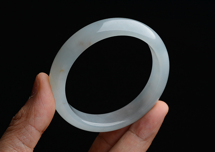 糯冰种晴水略飘黄翡手镯（53.3mm）