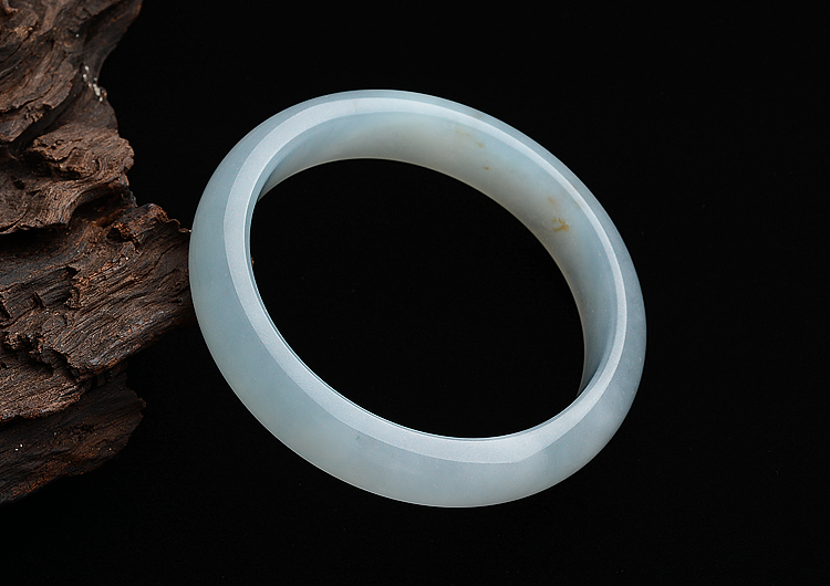 糯冰种晴水略飘黄翡手镯（53.3mm）