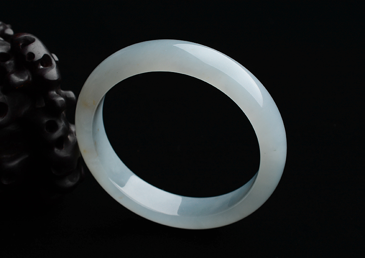 糯冰种晴水略飘黄翡手镯（53.3mm）