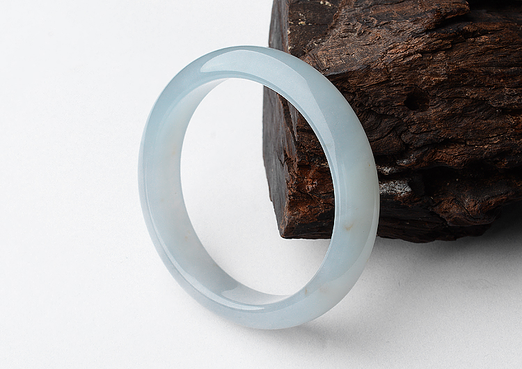 糯冰种晴水略飘黄翡手镯（53.3mm）
