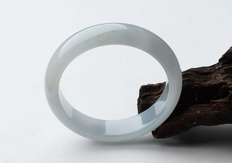 糯冰种晴水略飘黄翡手镯（55.4mm）