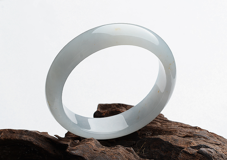 糯冰种晴水略飘黄翡手镯（55.4mm）