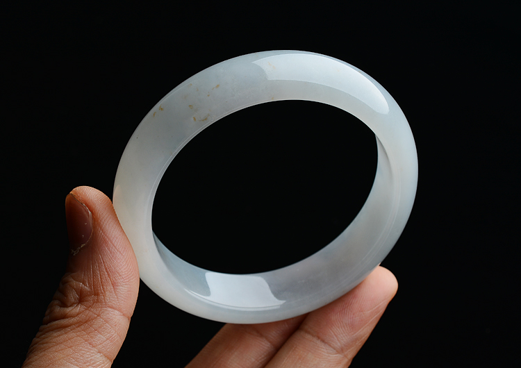 糯冰种晴水略飘黄翡手镯（55.4mm）