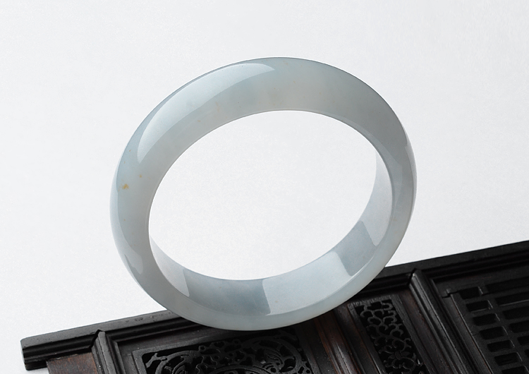 糯冰种晴水略飘黄翡手镯（55.4mm）