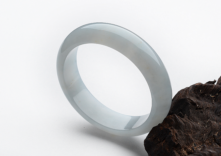 糯冰种晴水略飘黄翡手镯（55.4mm）