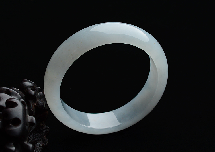 糯冰种晴水略飘黄翡手镯（55.4mm）