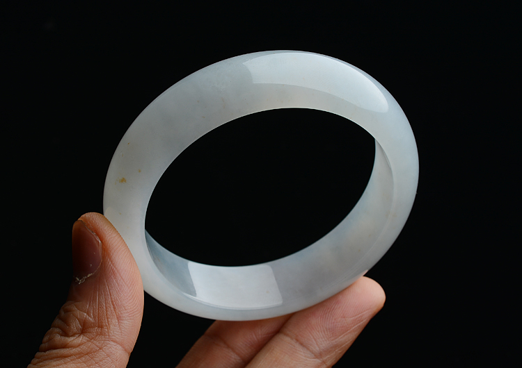 糯冰种晴水略飘黄翡手镯（55.4mm）