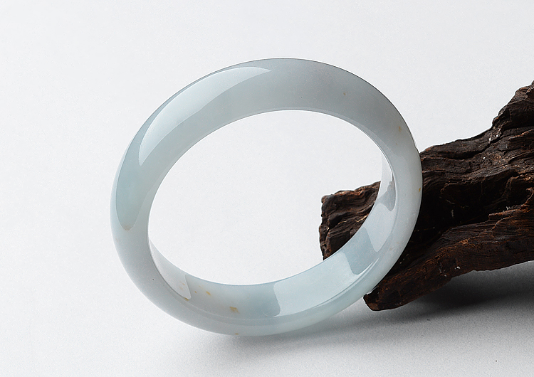 糯冰种晴水略飘黄翡手镯（57.3mm）