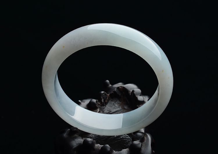 糯冰种晴水略飘黄翡手镯（57.3mm）