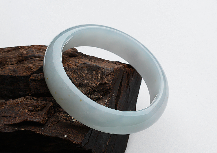 糯冰种晴水略飘黄翡手镯（57.3mm）