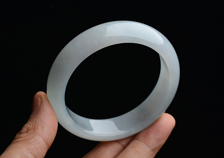 糯冰种晴水略飘黄翡手镯（57.3mm）