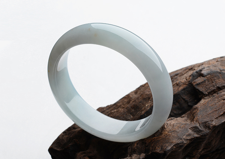 糯冰种晴水略飘黄翡手镯（57.3mm）
