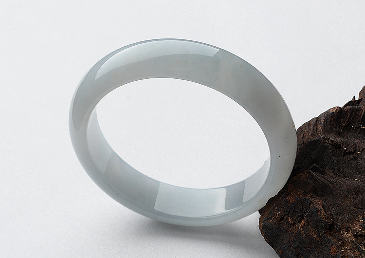 糯冰种晴水略飘黄翡手镯（55.3mm）