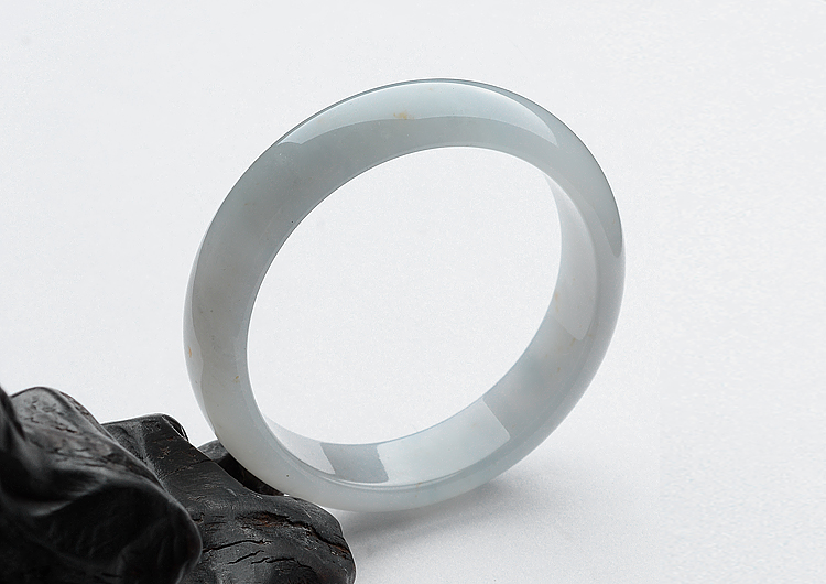 糯冰种晴水略飘黄翡手镯（55.3mm）