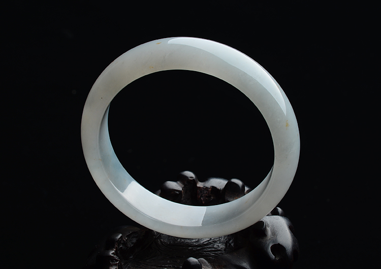 糯冰种晴水略飘黄翡手镯（55.3mm）