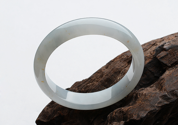 糯冰种晴水略飘黄翡手镯（55.5mm）