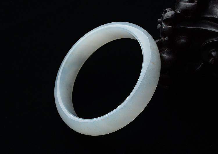 糯冰种晴水略飘黄翡手镯（55.5mm）