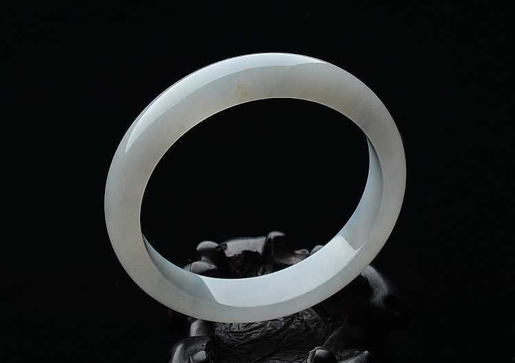 糯冰种晴水略飘黄翡手镯（55.5mm）