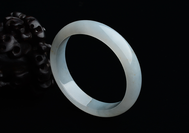 糯冰种晴水略飘黄翡手镯（55.5mm）