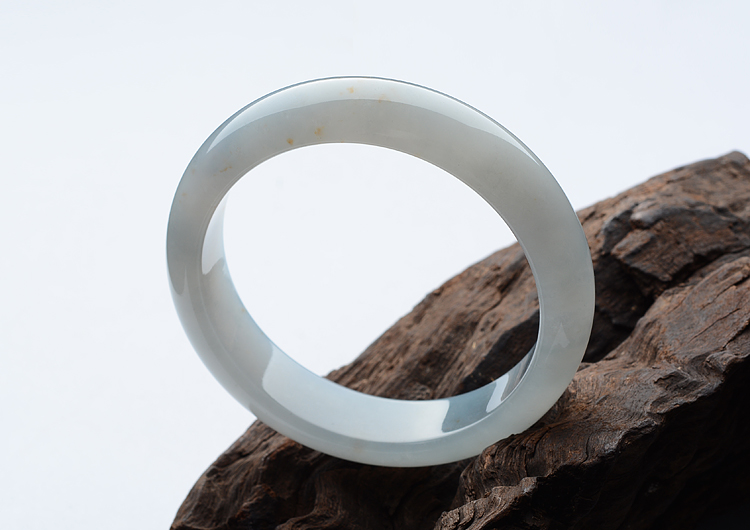 糯冰种晴水略飘黄翡手镯（55.4mm）