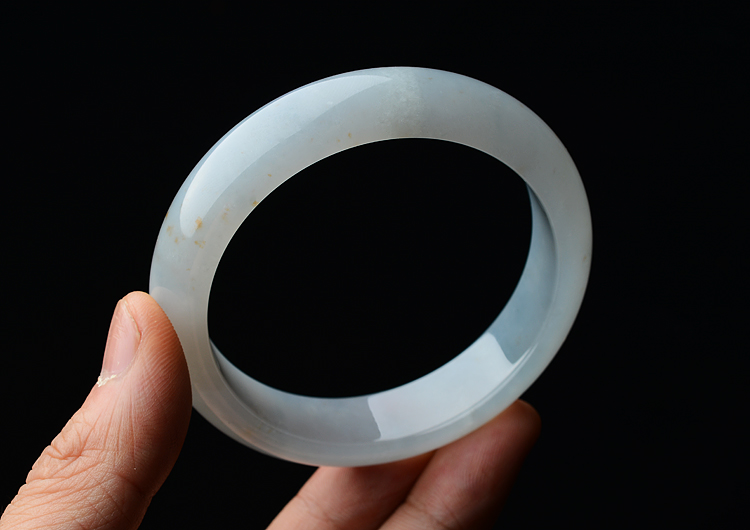 糯冰种晴水略飘黄翡手镯（55.4mm）