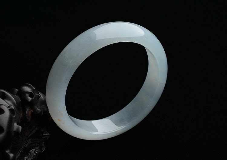 糯冰种晴水略飘黄翡手镯（55.4mm）