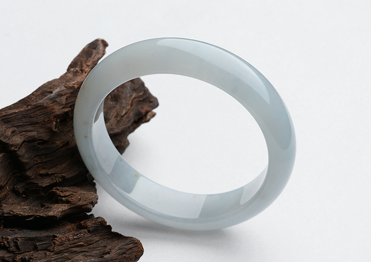 糯冰种晴水略飘黄翡手镯（55.4mm）