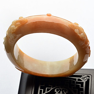 糯冰种红黄翡雕花贵妃镯(57mm-51.8mm)