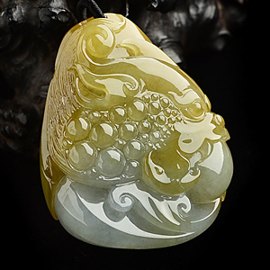 糯冰种黄翡龙头挂件