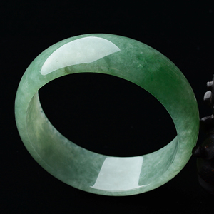 糯冰种晴水略飘花手镯（54.6mm）