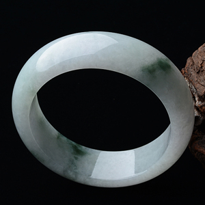 糯冰种略飘花手镯（59.6mm）