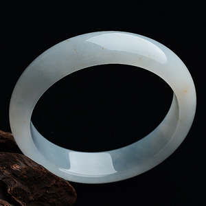糯冰种晴水略飘黄翡手镯（55.4mm）