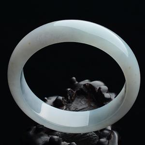 糯冰种晴水略飘黄翡手镯（57.3mm）