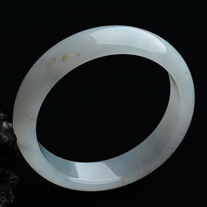 糯冰种晴水略飘黄翡手镯（55.3mm）