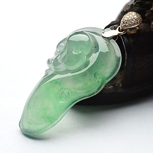 (超值推荐)冰种绿晴水镶玫瑰金钻石金扣龙形如意挂件