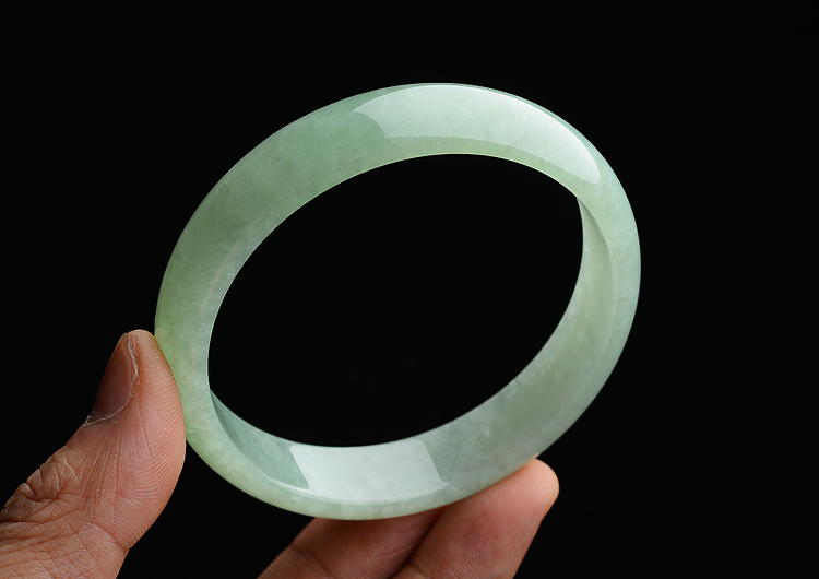 糯冰种晴水手镯（61mm）