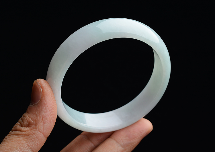糯冰种淡晴水手镯（58.2mm）