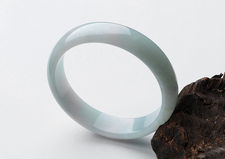 糯冰种淡晴水手镯（58.2mm）