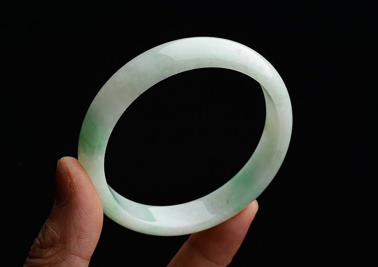 糯冰种飘翠手镯（57.7mm）