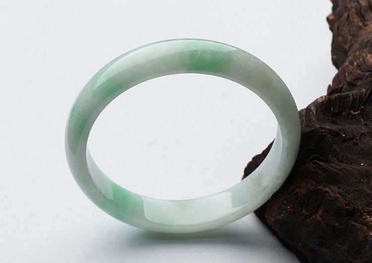 糯冰种飘翠手镯（57.7mm）
