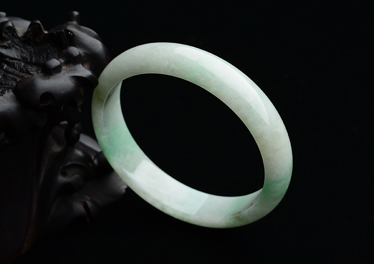 糯冰种飘翠手镯（57.7mm）