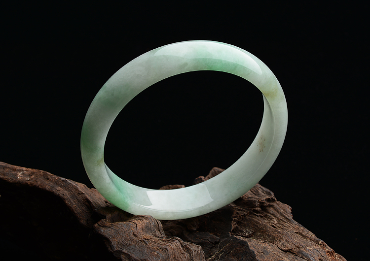 糯冰种飘翠手镯（57.7mm）