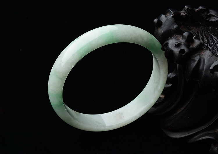 糯冰种飘翠手镯（57.7mm）
